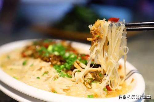 大家可不要小看這小小金針菇，食療價值連城，再不愛吃你就無知了