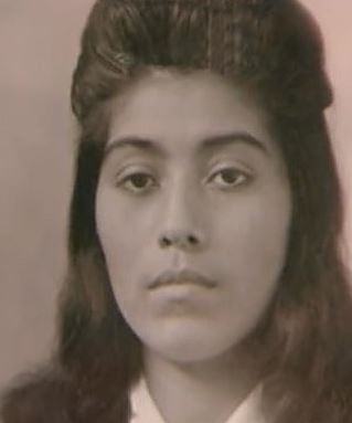 閨蜜失蹤30年！好奇撬開158kg鐵桶「驚見20歲懷孕女子」，姊妹爆哭：終於找到妳！