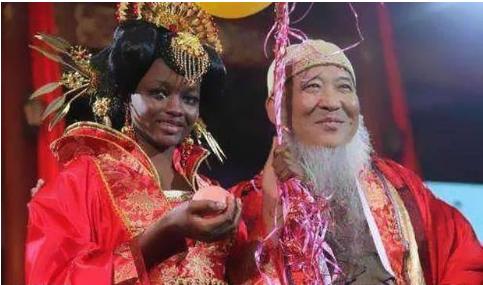 22歲非洲姑娘嫁給68歲中國老大爺！婚後生活很幸福 生下的女兒卻讓人感慨萬分！