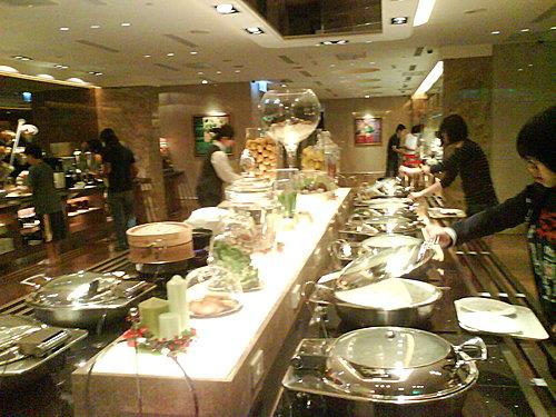 夜唱出去拿飲料回來怎麼人都不見了？「不是說好唱到天亮，你們去哪裡了？」