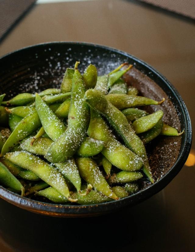 36歲男子，深夜腦出血離世，醫生惋惜：睡前最忌這1件事！