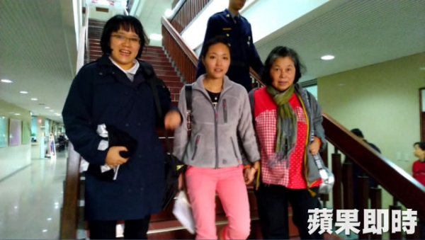 25歲命理師算出「真命天子」！「倒追62歲裡長伯」一年花８００萬，隔年變寡婦！對方子女:錢都被花光！