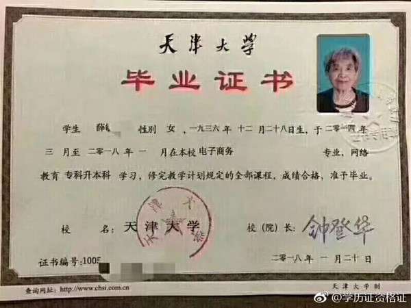 81歲學霸阿嬤「精通5國語言」大學全科滿分畢業！看到她的「超完整筆記」讓全球大學生慚愧不已！