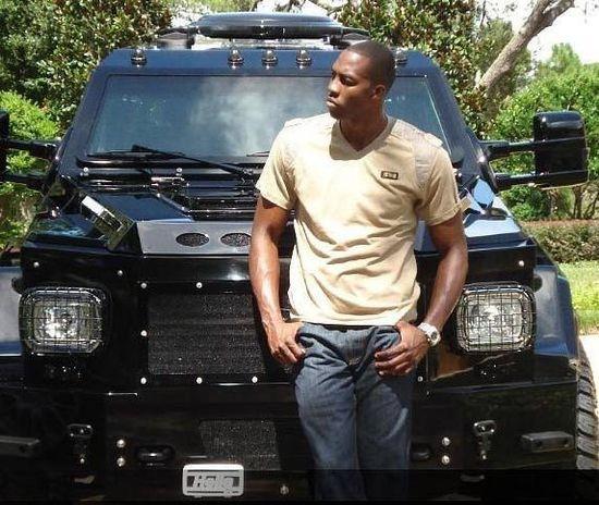 NBA億萬富翁開什麼豪車？羅斯開布加迪威龍，詹皇有球鞋聯名款車