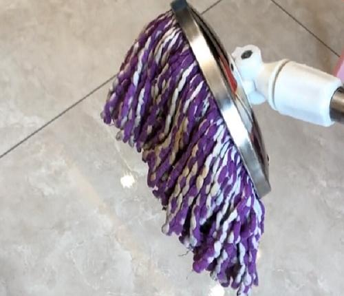 拖把又黑又髒很難清洗？用這個小妙招，瞬間把拖把洗的乾乾凈凈！