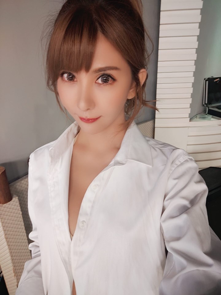真人版娜美「百變 Maggie」狂傲身材太惹火，渾圓美臀好想咬一口！