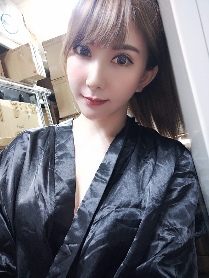 真人版娜美「百變 Maggie」狂傲身材太惹火，渾圓美臀好想咬一口！