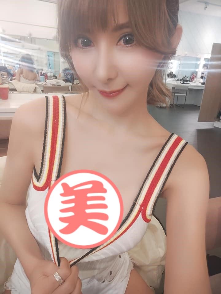 真人版娜美「百變 Maggie」狂傲身材太惹火，渾圓美臀好想咬一口！