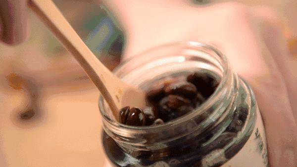 頭髮變白，原來是這裡出了毛病！一招讓你的白髮「黑回去」