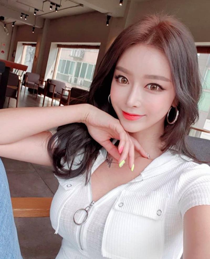 超強誘人性感發電機「소이(soy)」，火辣曲線讓人想把視線移開都很難辦到！