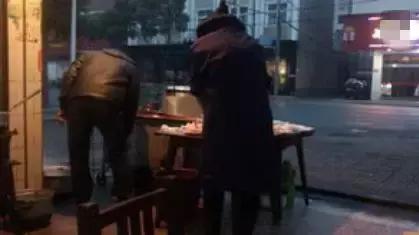 最簡單的幸福：有家回，有人等，有飯吃。幸福，不是大富大貴，也不是每天大魚大肉，而是每一個微小的生活願望達成