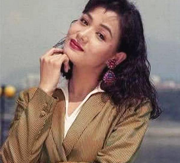 她資產上億被家人榨乾，一生未嫁累倒在片場，離世後家人立馬清點遺產 