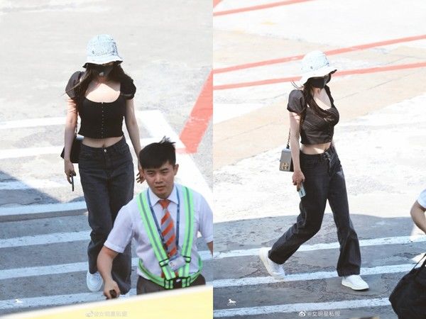 瘦而不柴！楊冪難得露傲人身材…下車「腿長腰細」男員工都」凍未條」回頭看
