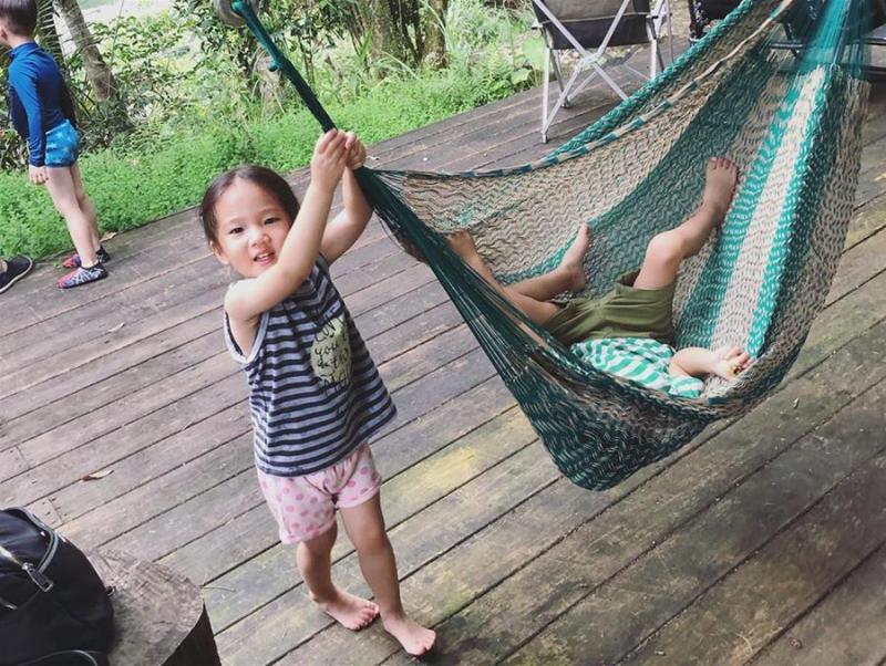 Max暴風成長！隋棠「合體陶晶瑩全家」出遊過暑假，3歲兒抽高「超過185cm爸的腰」網讚：簡直小帥哥