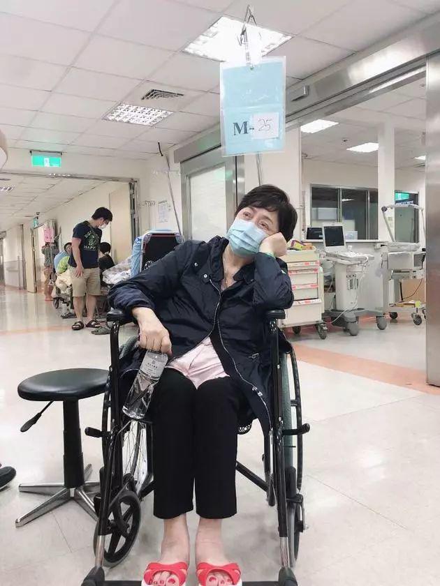 72歲甄珍不適緊急送醫！「因摔倒落病根」前夫43年破冰來台　不計前嫌陪伴「兒不反對兩人復合」