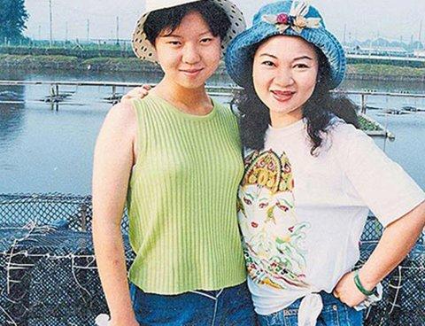 曾是歌後，婚姻不幸中年喪女，16次試管嬰兒為把女兒生回來