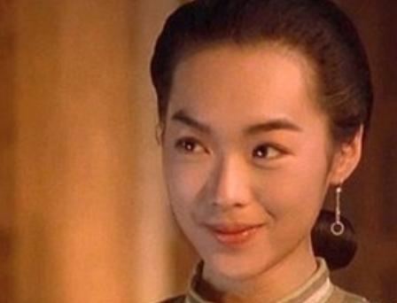 走紅後因耍大牌斷送前程，嫁豪門連遭7次家暴，今48歲仍單身