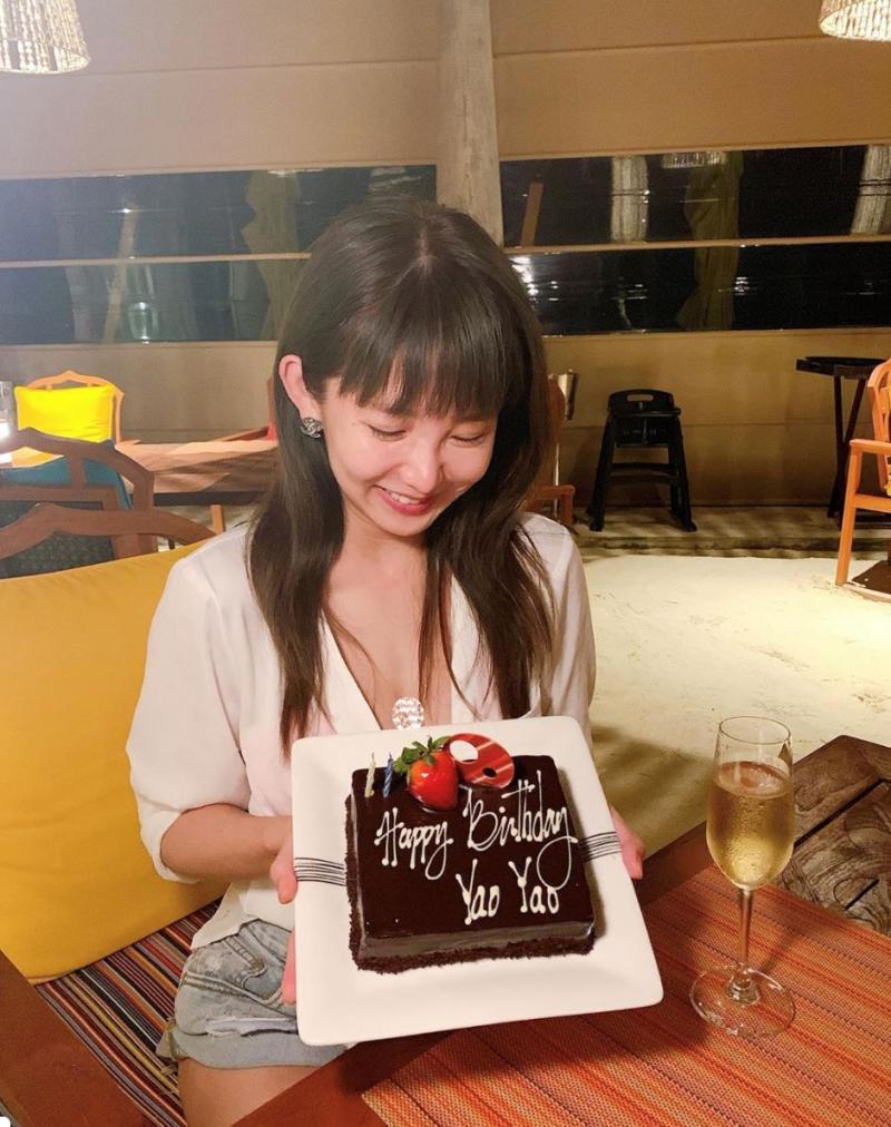 海島慶生！郭書瑤曬「比基尼海灘照」喊：29歲❤　網友眼光卻「全放在妹妹身上」暴動：好美