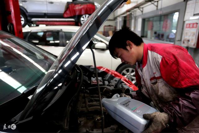 還在傻傻的5000公裡換一次機油？其實你錯了！