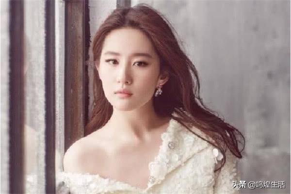 非洲「劉亦菲」欺騙了多少人？離開PS美顏，素顏生圖放大後：被手暴露真實顔值！