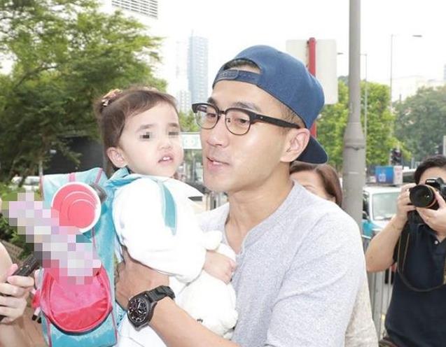 本以為賈靜雯女兒夠美了，網友：看到楊冪5歲女兒，才懂啥叫「神顏」