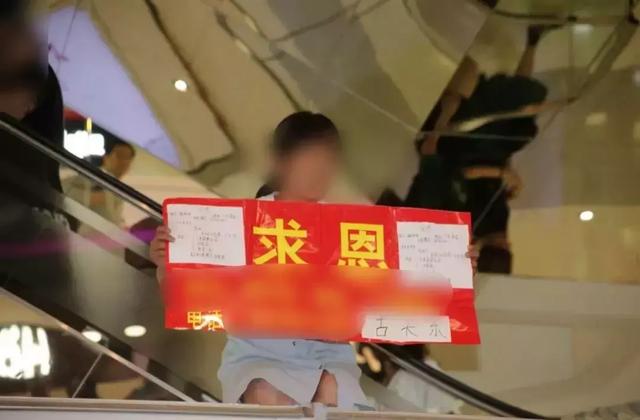 小女孩拉布條要錢，「古天樂」「孫儷」遭道德綁架：我有錢又善良，不代表我欠你！