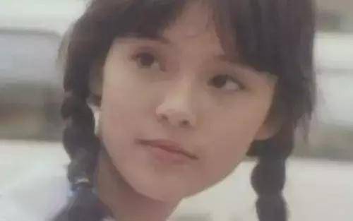 14歲被母親用菜刀砍，嫁給比自己大30歲的男人，她就是一個傳奇！