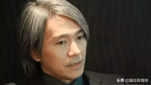 周星馳一生5張最珍貴的合影，越到後面笑的越來越勉強