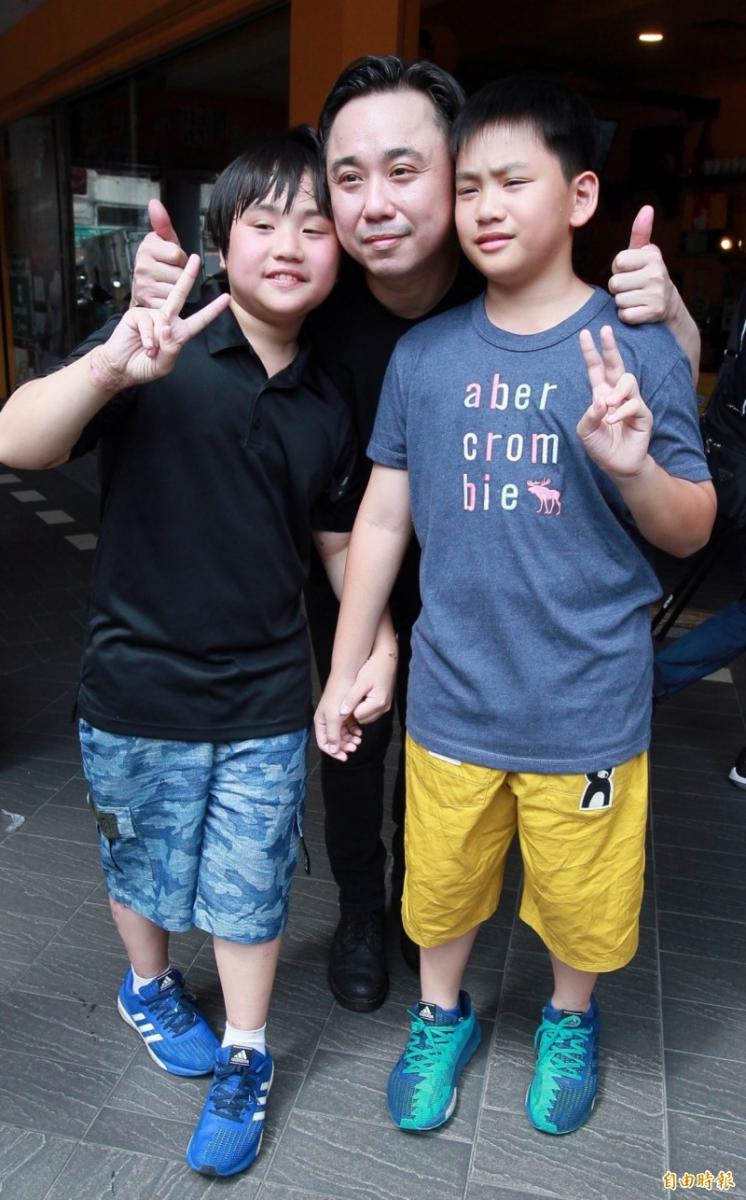 14歲小小彬「學壞被拍」嚇到不敢出門　「被酸長大崩壞」爸爸嘆：步上自己的後塵