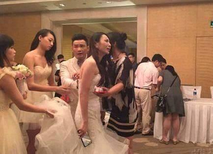 小姑子結婚，我用老公手機拍照片，拍完看了眼相冊，我倆一起離婚
