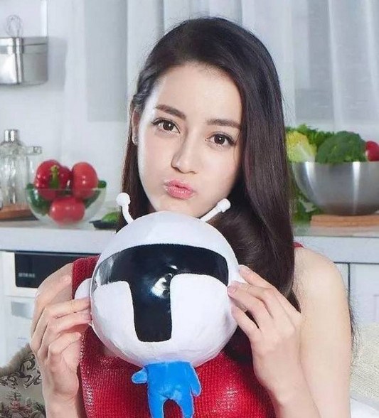 8歲少女花100萬整成迪麗熱巴，網友：比熱巴還漂亮！！ 