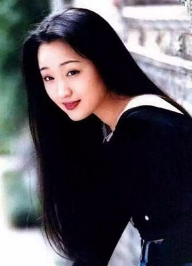 甜美歌後「為富商拿胎4次」3年戀愛耗盡她一生　今48歲容貌依舊「不再談愛」生活愜意