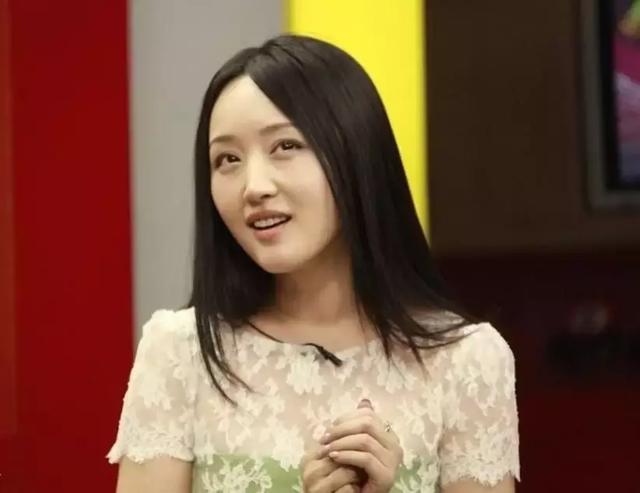 甜美歌後「為富商拿胎4次」3年戀愛耗盡她一生　今48歲容貌依舊「不再談愛」生活愜意