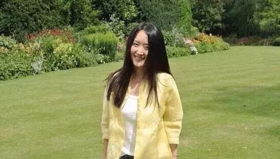 甜美歌後「為富商拿胎4次」3年戀愛耗盡她一生　今48歲容貌依舊「不再談愛」生活愜意