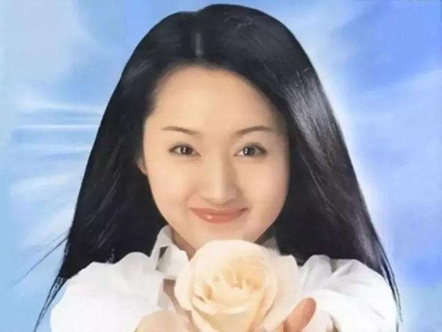 甜美歌後「為富商拿胎4次」3年戀愛耗盡她一生　今48歲容貌依舊「不再談愛」生活愜意