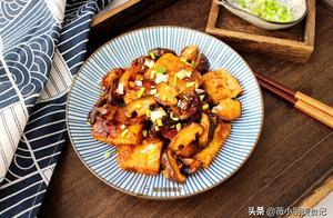 豆腐和這個一起燒太香了，鮮美味道好，有這菜紅燒肉都靠邊站