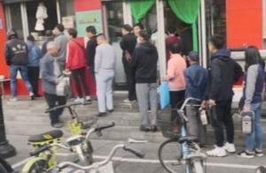 臨沂最老的糝館，顧客天天排隊到馬路邊