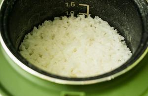 一人在外過簡單生活，用這個1分鐘自己做米飯，不讓媽媽擔心？