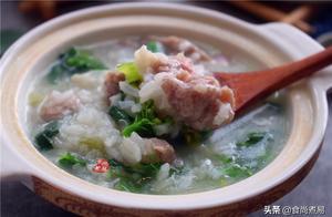 這碗粥，葷素搭配營養豐富，呼嚕嚕一碗下肚，早餐吃真舒坦