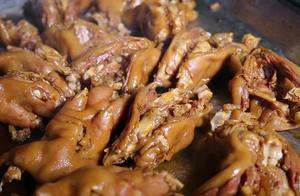 青島萬眾食品：鹵豬蹄時這3味料缺一不可，好吃到吮指