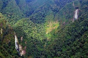 高黎貢山中的「千古情侶」陰陽山瀑布