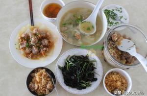 婆婆做的晚餐，二菜一湯，一蒸一煮一鍋排骨飯，花了不足30元