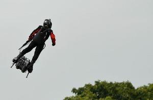 法國高調展示飛行士兵，可飛到3000米高空，時速150千米