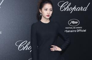 關曉彤不僅身材好，衣服的選擇也是很棒，輕鬆打造大長腿