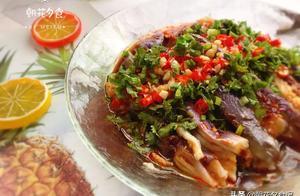 茄子不炒不炸，蒸一蒸拌一拌就上桌，好看又好吃，重點零難度