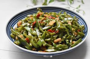大熱天用兩樣食材炒了這菜，消暑健脾，鮮香開胃，米飯少了不夠吃