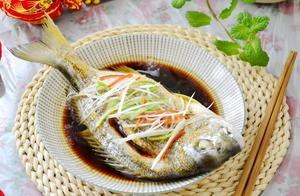 蒸鱸魚時少了這一步，難怪鱸魚不鮮嫩還腥味重