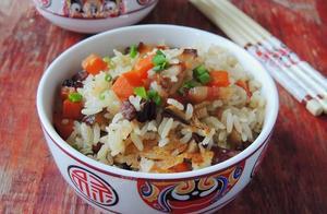 米飯這麼做太香了，有葷有素，一個電飯鍋就搞定，簡單又好吃