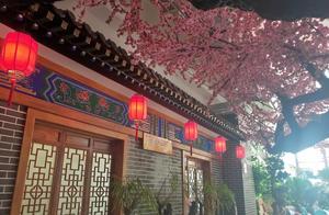 據說西寧有一家空中花園餐廳，名副其實的世外桃源，美食更是一絕