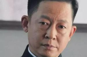 52歲王志文全家近照，小8歲名模妻子真漂亮，比丈夫掙得還要多